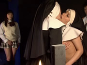 兩個修女親吻互舔小穴